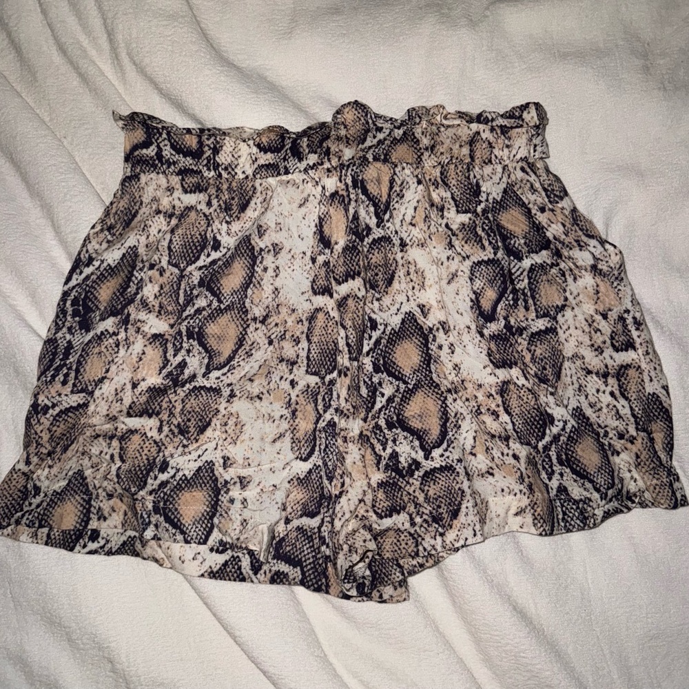 Flowy Shorts - Picture 3 of 4